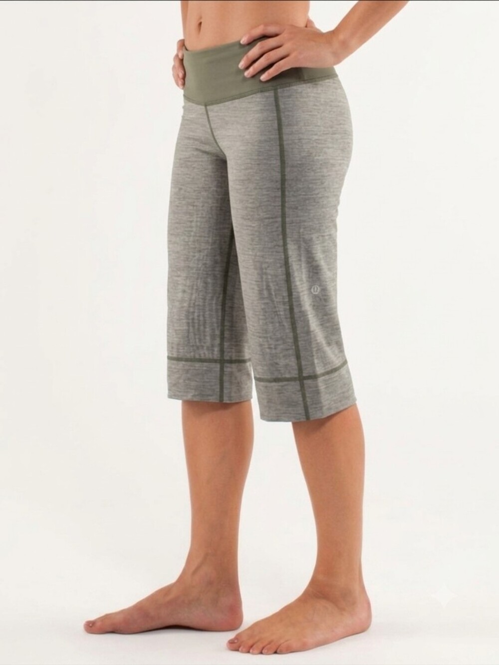 Lululemon Heathered Green Clam Diggers II Crop Pants 4 Small Yoga Activewear